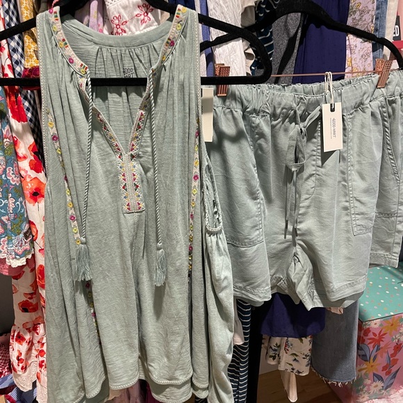 Matilda Jane good hart brand bundle piper shorts and Kinsey tank both size large - Picture 2 of 10